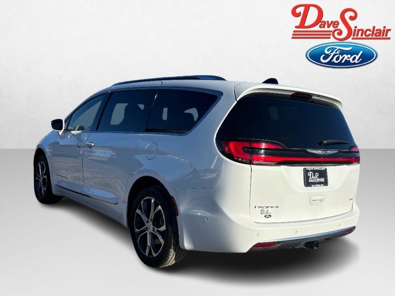 Chrysler Pacifica Vehicle Image 09