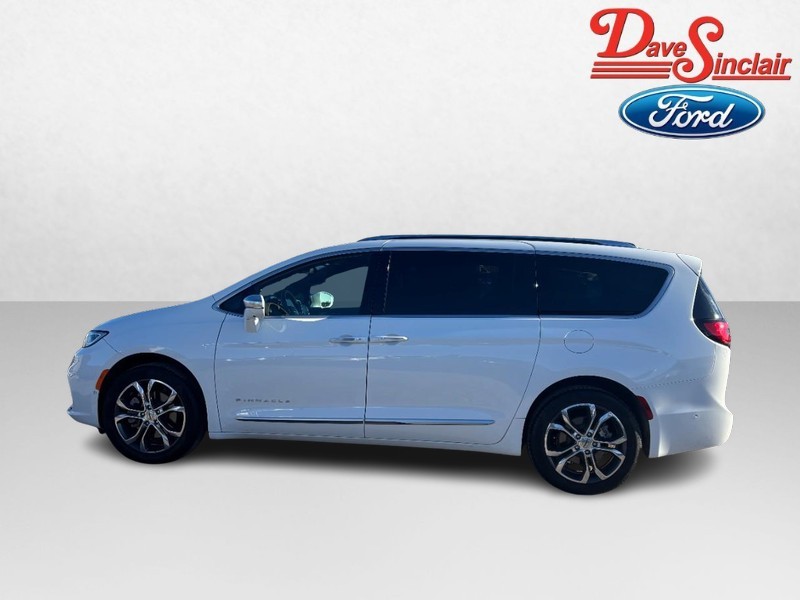 Chrysler Pacifica Vehicle Image 10