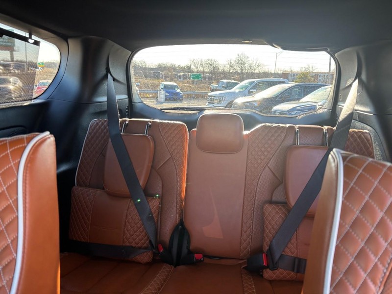 Chrysler Pacifica Vehicle Image 12