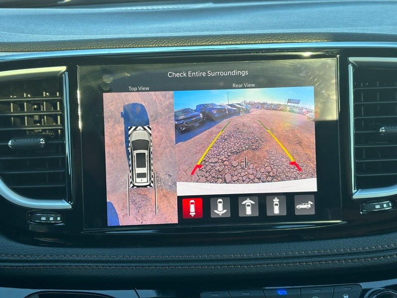 Chrysler Pacifica Vehicle Image 24