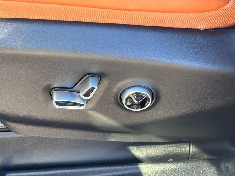 Chrysler Pacifica Vehicle Image 26