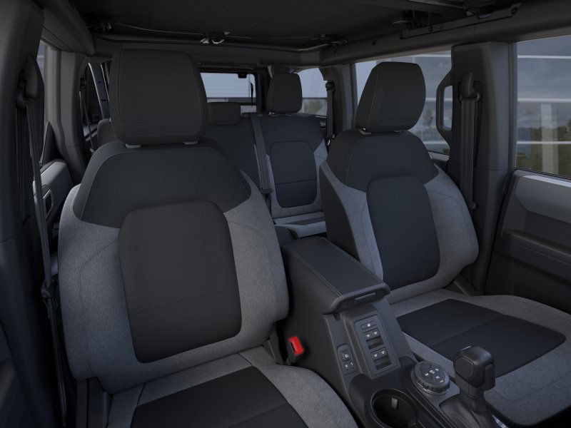 Ford Bronco Vehicle Full-screen Gallery Image 12