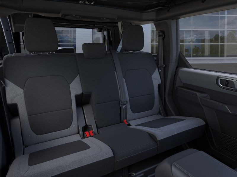 Ford Bronco Vehicle Full-screen Gallery Image 13