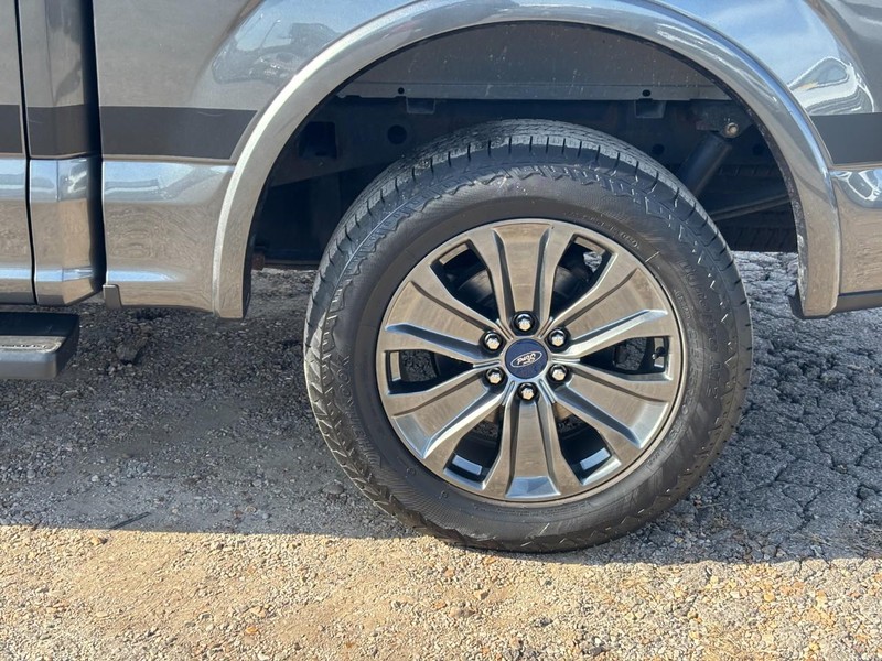 Ford F-150 Vehicle Full-screen Gallery Image 11