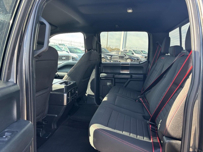 Ford F-150 Vehicle Full-screen Gallery Image 12