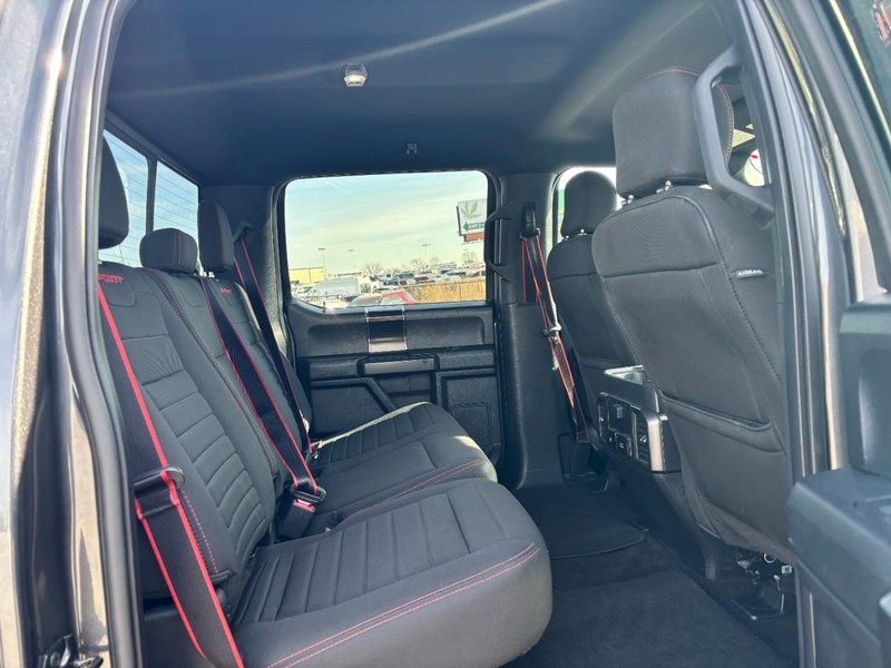 Ford F-150 Vehicle Full-screen Gallery Image 13