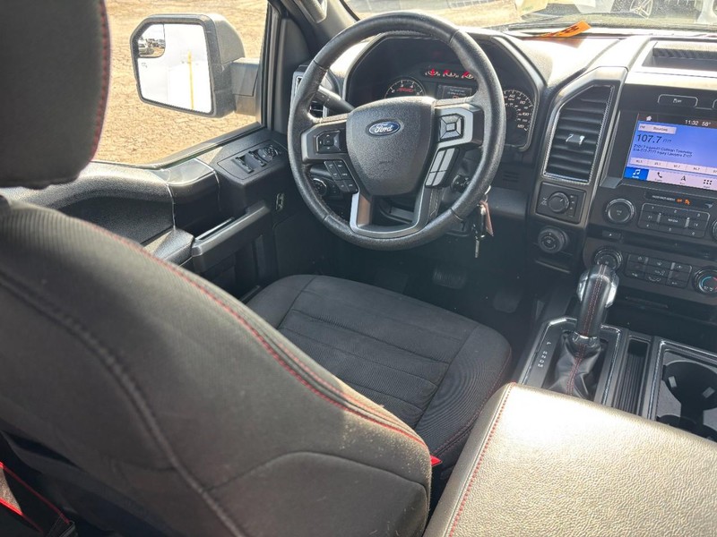 Ford F-150 Vehicle Full-screen Gallery Image 14