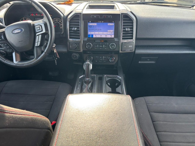 Ford F-150 Vehicle Full-screen Gallery Image 15