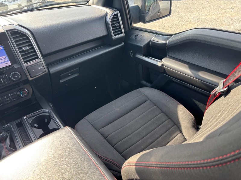 Ford F-150 Vehicle Full-screen Gallery Image 16