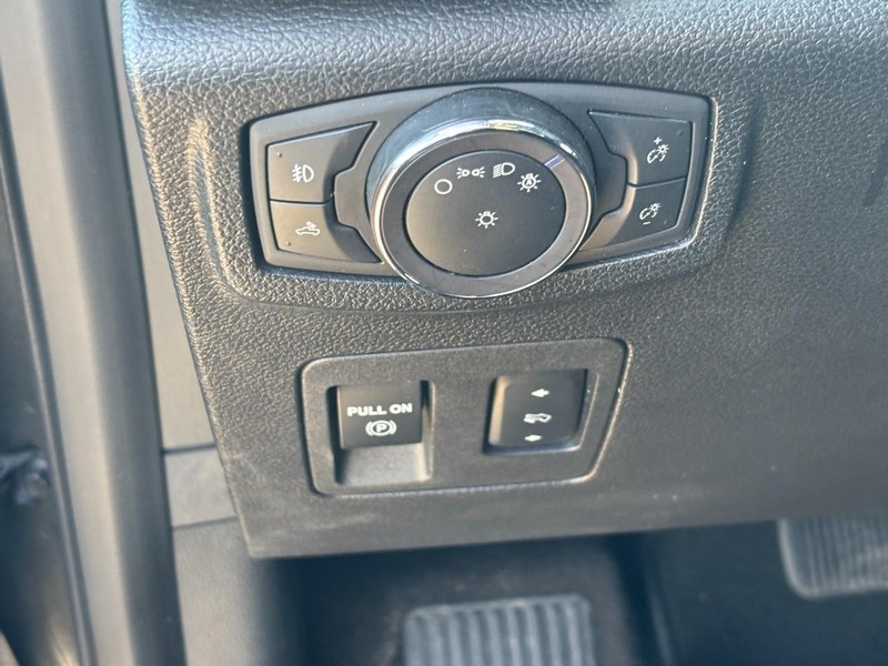 Ford F-150 Vehicle Full-screen Gallery Image 18