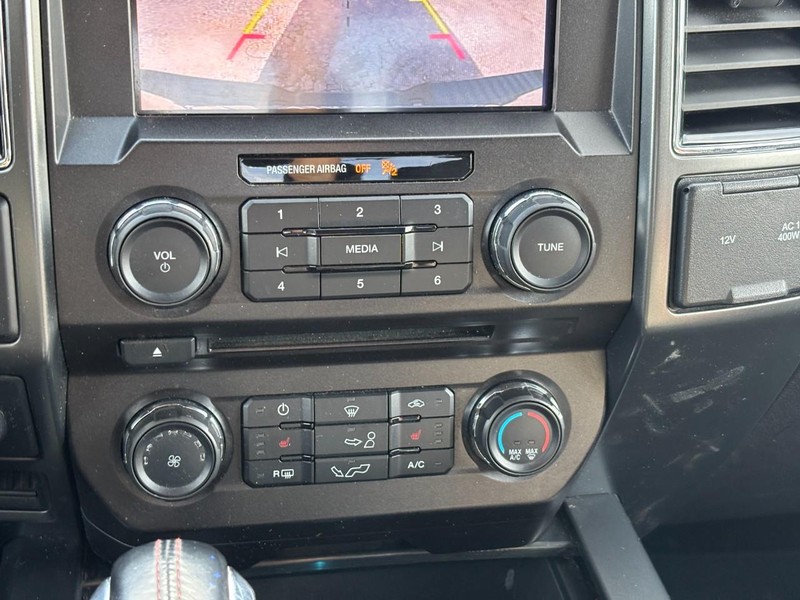 Ford F-150 Vehicle Full-screen Gallery Image 25