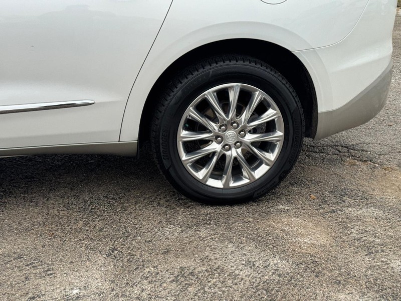 Buick Enclave Vehicle Full-screen Gallery Image 09