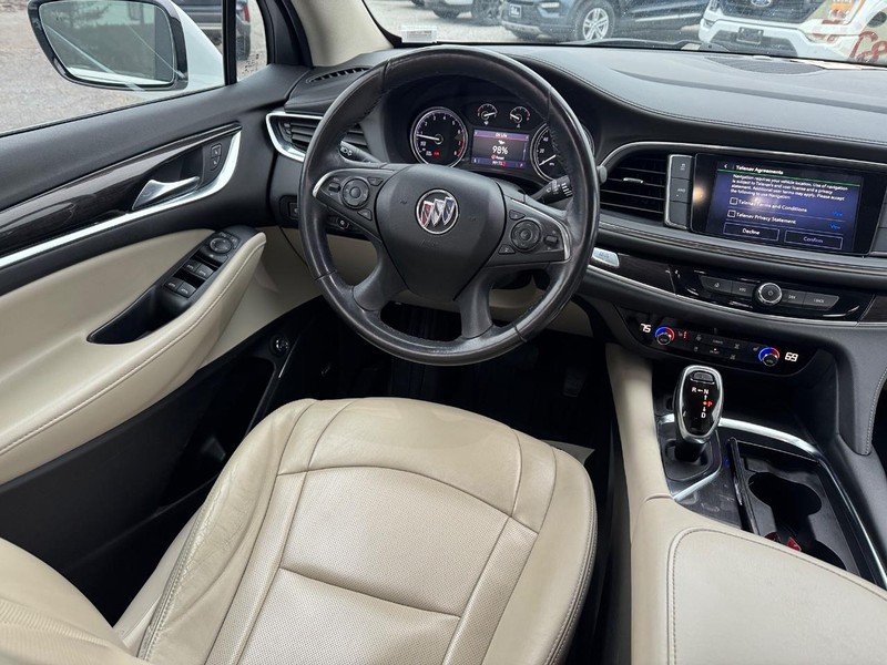 Buick Enclave Vehicle Full-screen Gallery Image 13