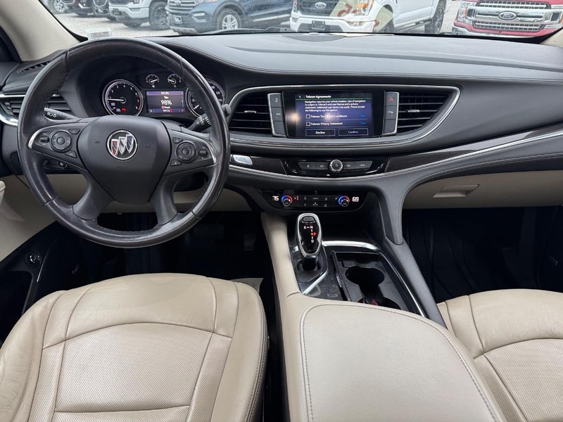 Buick Enclave Vehicle Full-screen Gallery Image 14