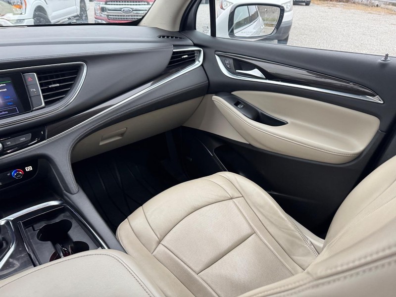 Buick Enclave Vehicle Full-screen Gallery Image 15