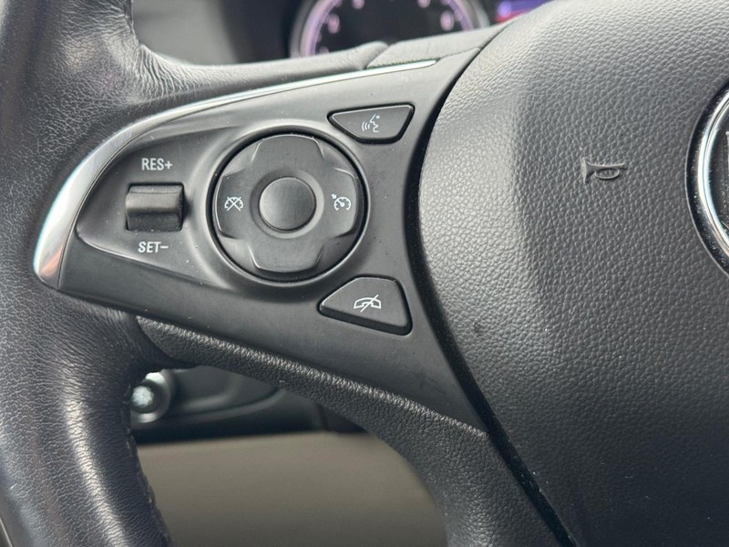 Buick Enclave Vehicle Full-screen Gallery Image 19