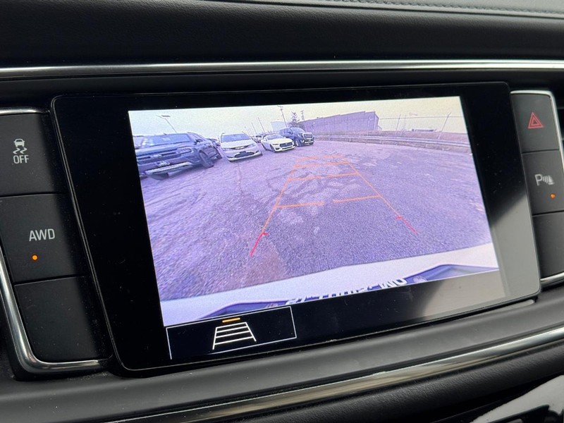 Buick Enclave Vehicle Full-screen Gallery Image 22