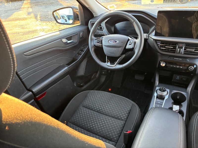 Ford Escape Vehicle Image 14