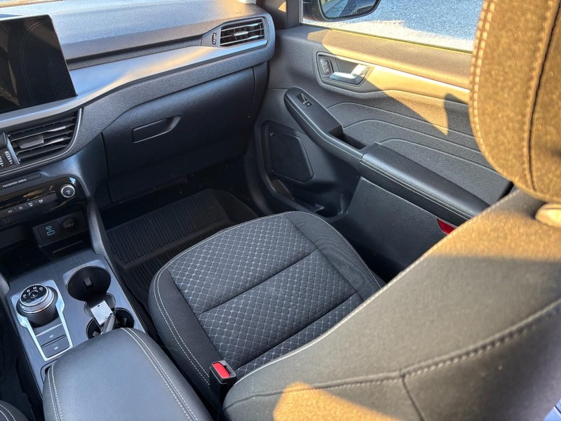 Ford Escape Vehicle Image 16