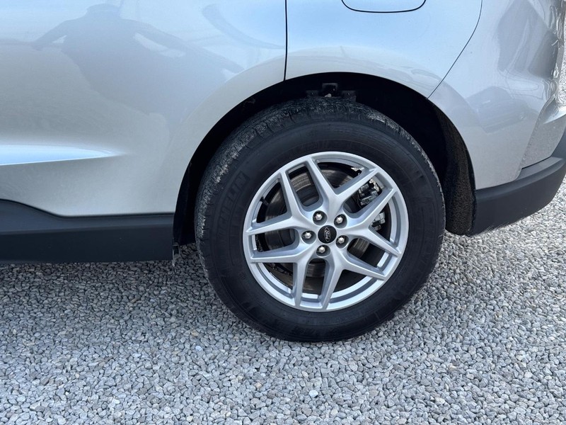 Ford Edge Vehicle Full-screen Gallery Image 11