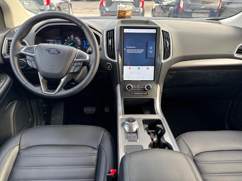 Ford Edge Vehicle Full-screen Gallery Image 14