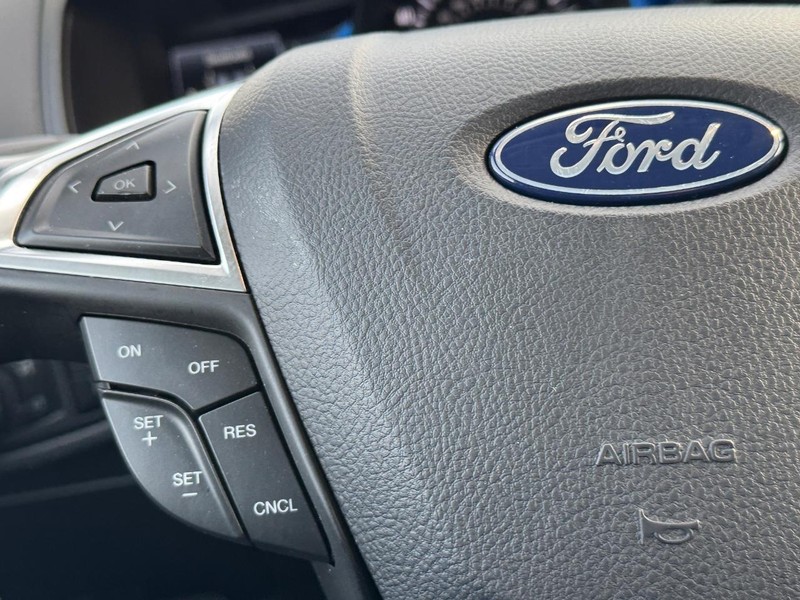 Ford Edge Vehicle Full-screen Gallery Image 19