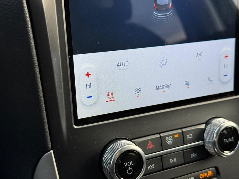 Ford Edge Vehicle Full-screen Gallery Image 21