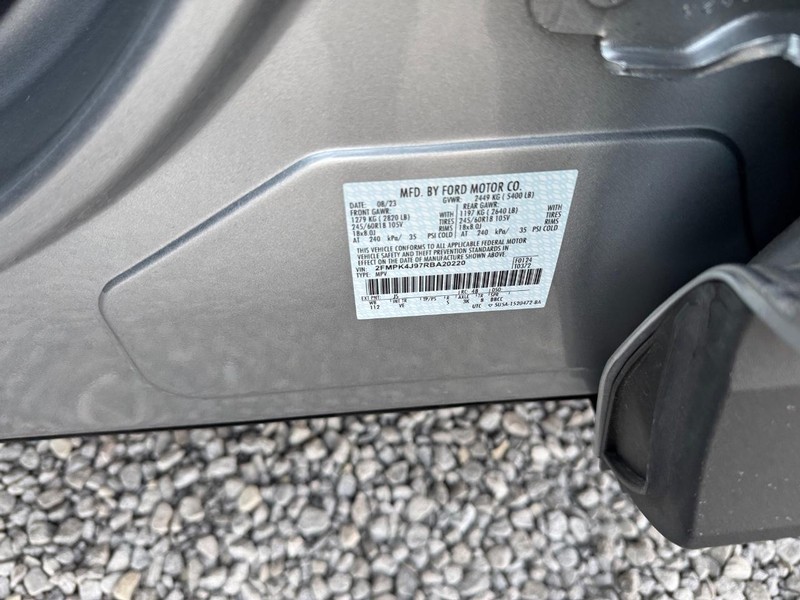 Ford Edge Vehicle Full-screen Gallery Image 24