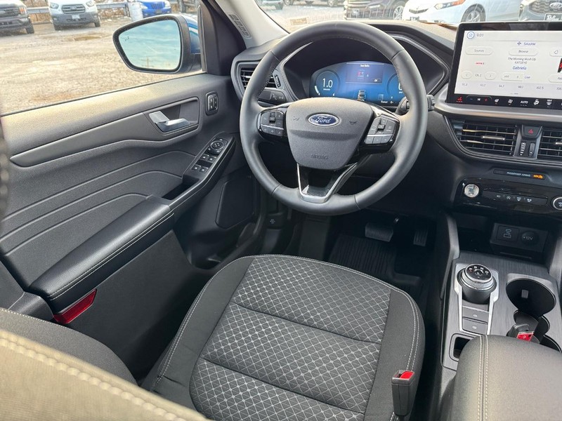 Ford Escape Vehicle Full-screen Gallery Image 13