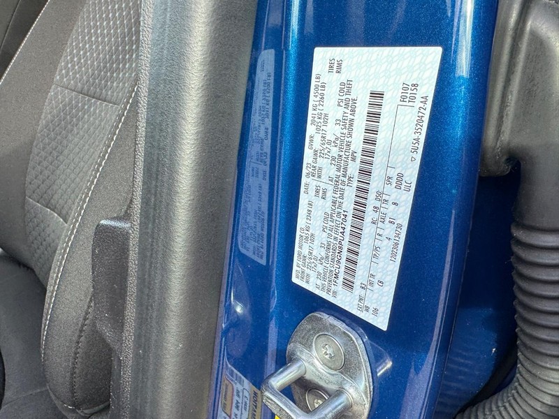 Ford Escape Vehicle Full-screen Gallery Image 26