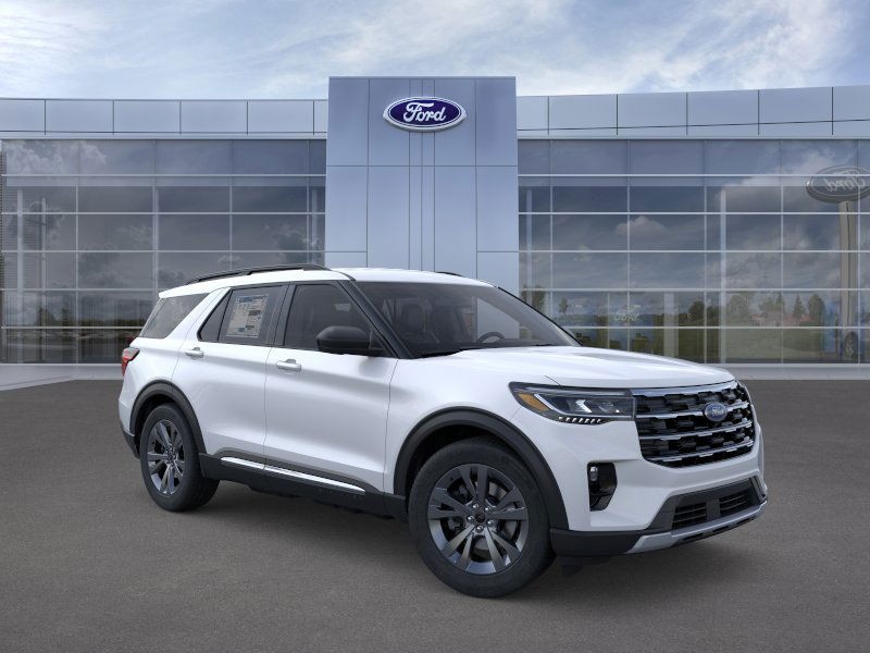 Ford Explorer Vehicle Full-screen Gallery Image 09