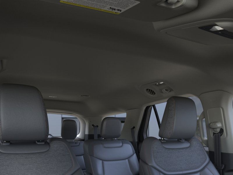 Ford Explorer Vehicle Full-screen Gallery Image 24