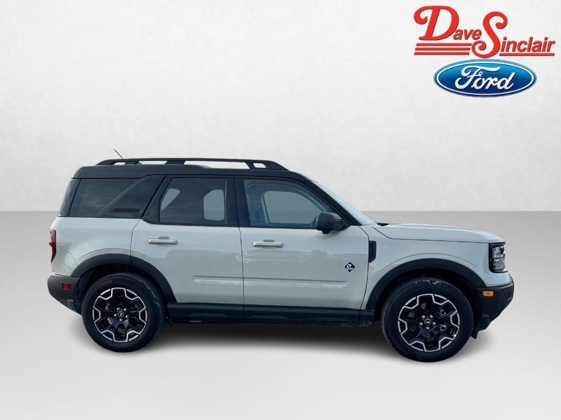 Ford Bronco Sport Vehicle Full-screen Gallery Image 05