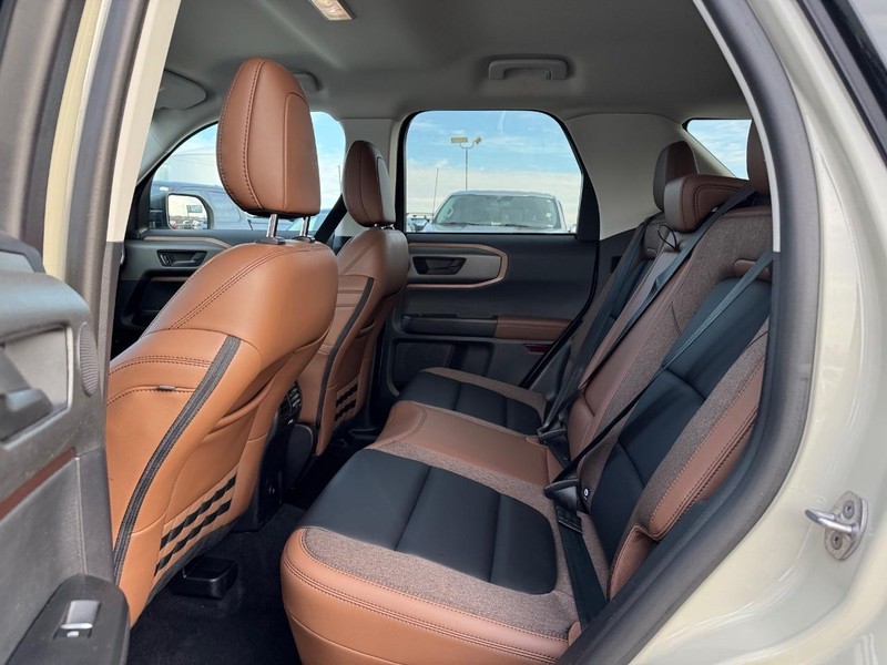 Ford Bronco Sport Vehicle Full-screen Gallery Image 12