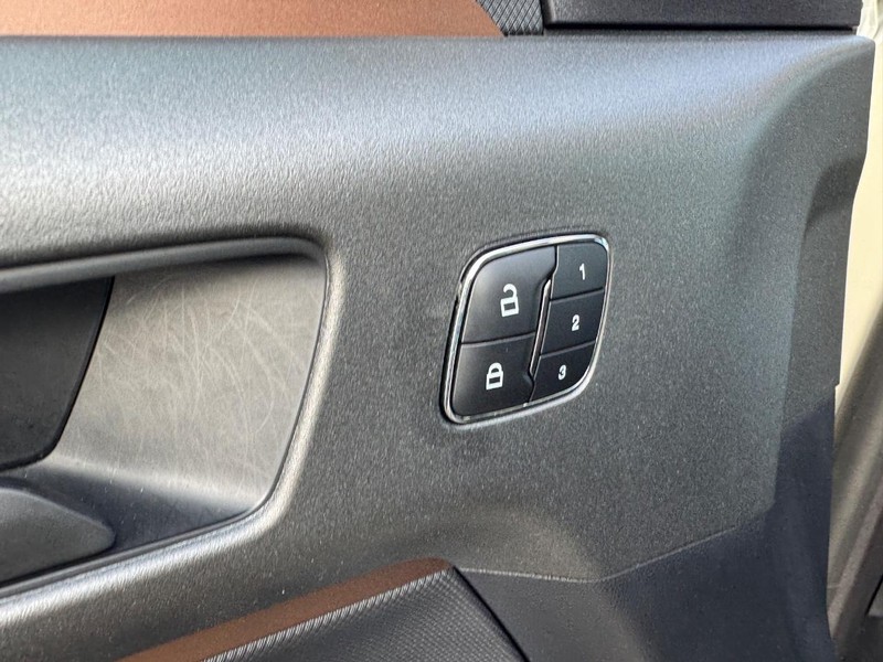 Ford Bronco Sport Vehicle Full-screen Gallery Image 18