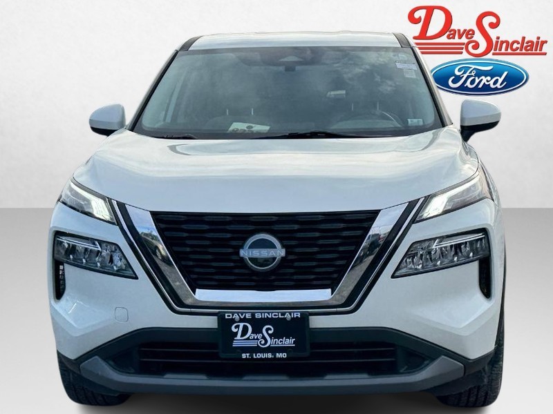 Nissan Rogue Vehicle Full-screen Gallery Image 02