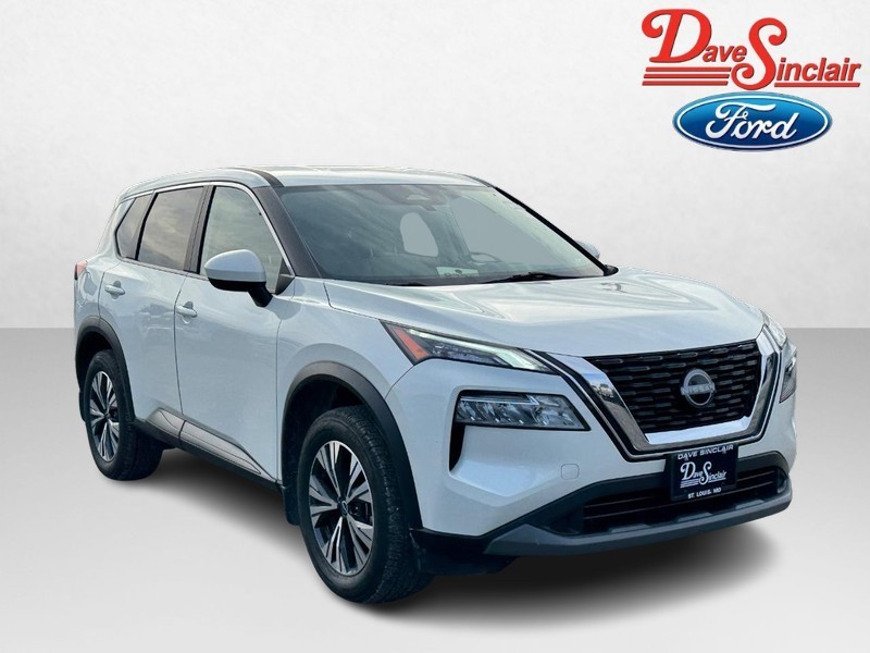 Nissan Rogue Vehicle Full-screen Gallery Image 04