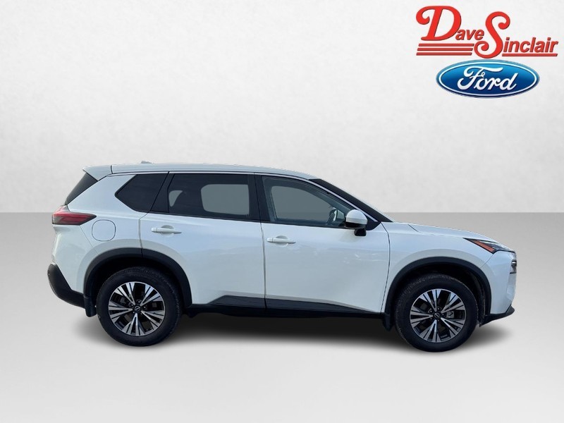 Nissan Rogue Vehicle Full-screen Gallery Image 05