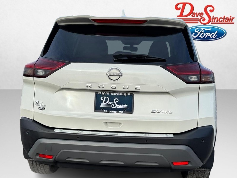 Nissan Rogue Vehicle Full-screen Gallery Image 08