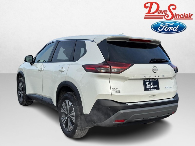 Nissan Rogue Vehicle Full-screen Gallery Image 09