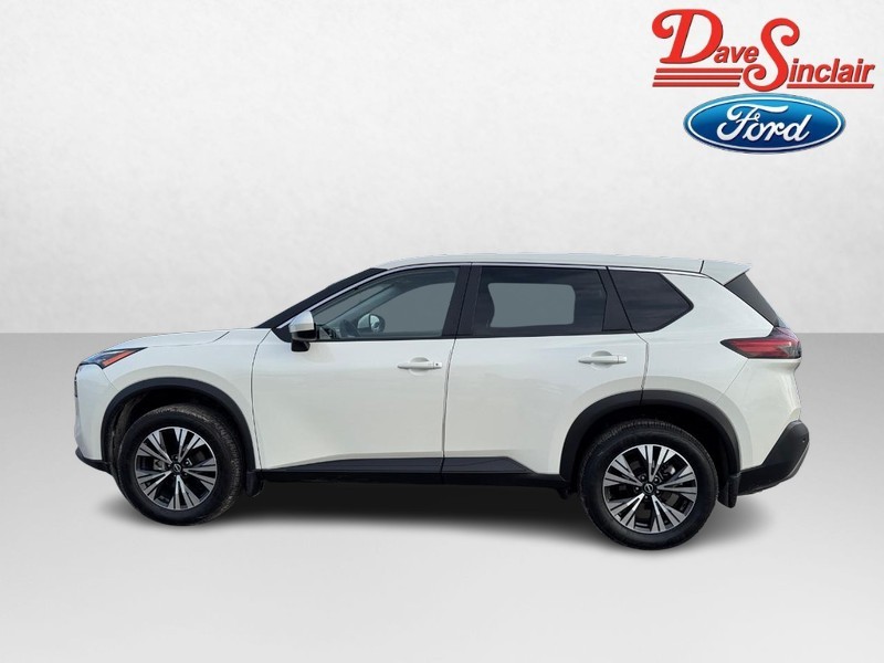 Nissan Rogue Vehicle Full-screen Gallery Image 10