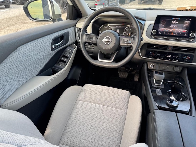 Nissan Rogue Vehicle Full-screen Gallery Image 13