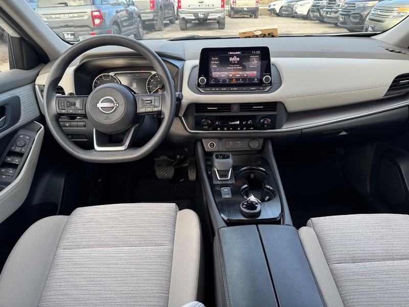 Nissan Rogue Vehicle Full-screen Gallery Image 14