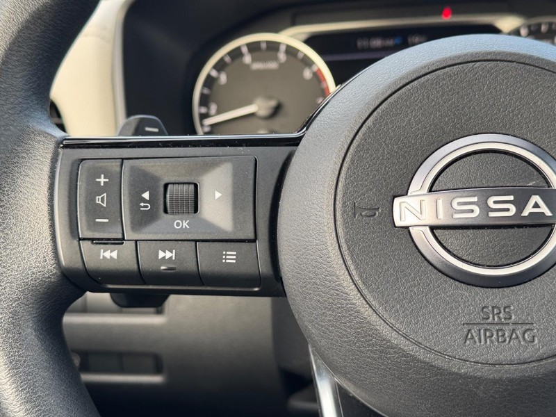 Nissan Rogue Vehicle Full-screen Gallery Image 19