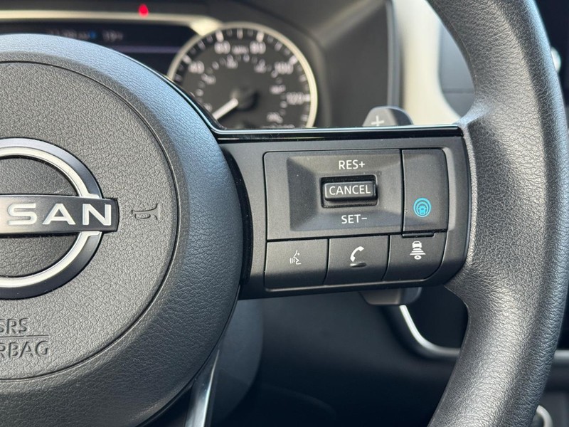 Nissan Rogue Vehicle Full-screen Gallery Image 20