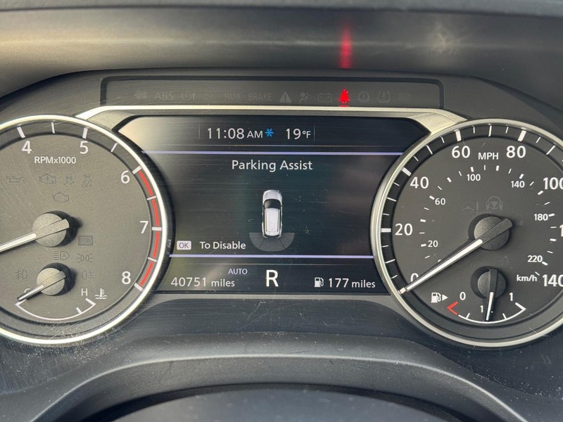 Nissan Rogue Vehicle Full-screen Gallery Image 22