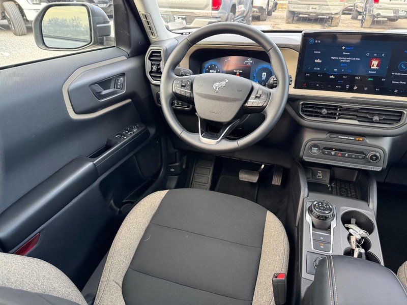 Ford Bronco Sport Vehicle Full-screen Gallery Image 14