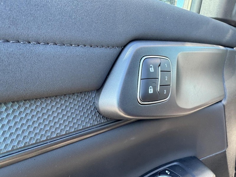 Ford Ranger Vehicle Full-screen Gallery Image 18