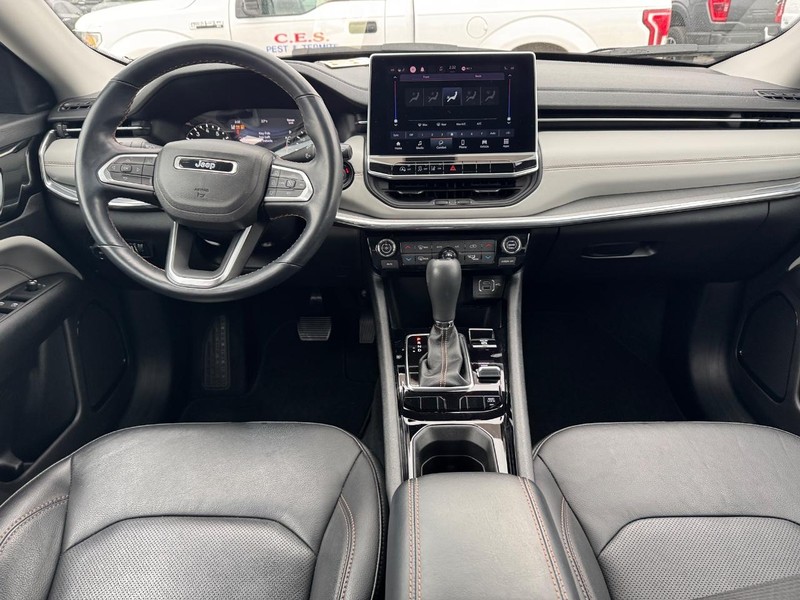 Jeep Compass Vehicle Image 14