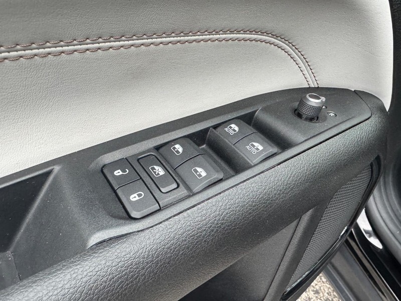 Jeep Compass Vehicle Image 17